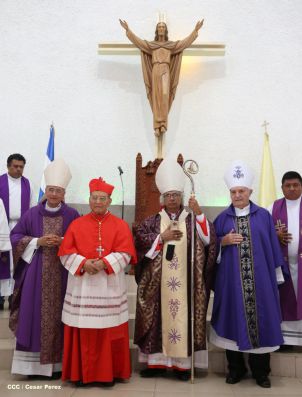 En el inicio del Año de la Misericordia iglesia abre Puerta Santa en Catedral de Managua