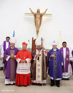 En el inicio del Año de la Misericordia iglesia abre Puerta Santa en Catedral de Managua