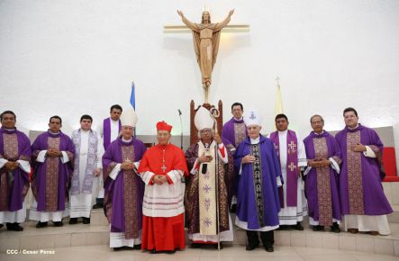 En el inicio del Año de la Misericordia iglesia abre Puerta Santa en Catedral de Managua