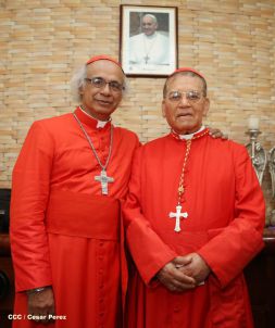 En el inicio del Año de la Misericordia iglesia abre Puerta Santa en Catedral de Managua