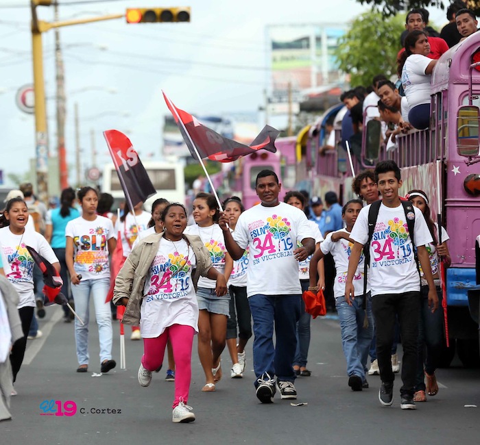 Miles acompañan a Daniel y Rosario en Repliegue 2013