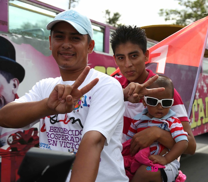 Miles acompañan a Daniel y Rosario en Repliegue 2013