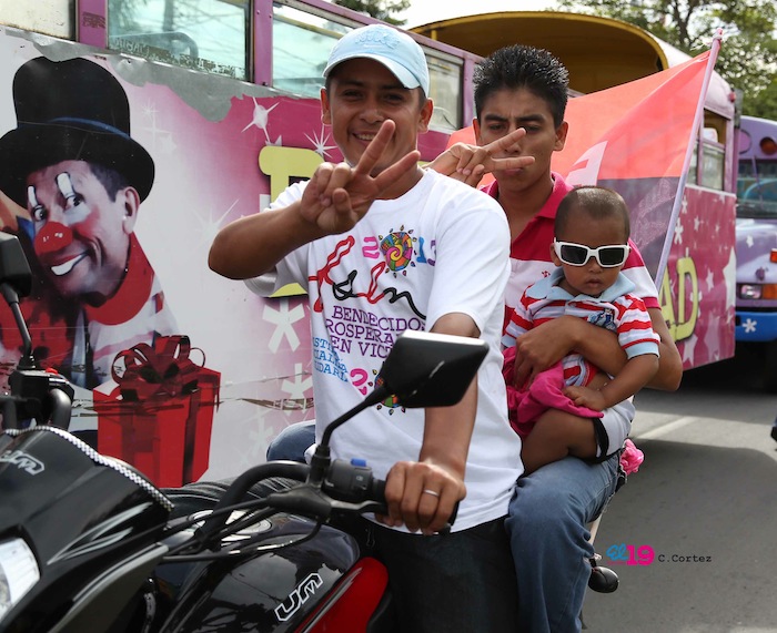 Miles acompañan a Daniel y Rosario en Repliegue 2013