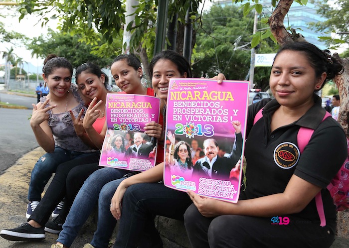 Miles acompañan a Daniel y Rosario en Repliegue 2013