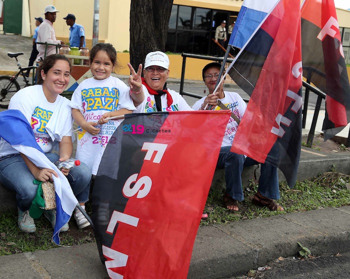 Miles acompañan a Daniel y Rosario en Repliegue 2013