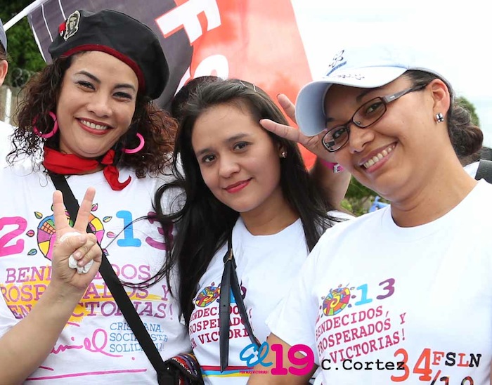 Miles acompañan a Daniel y Rosario en Repliegue 2013