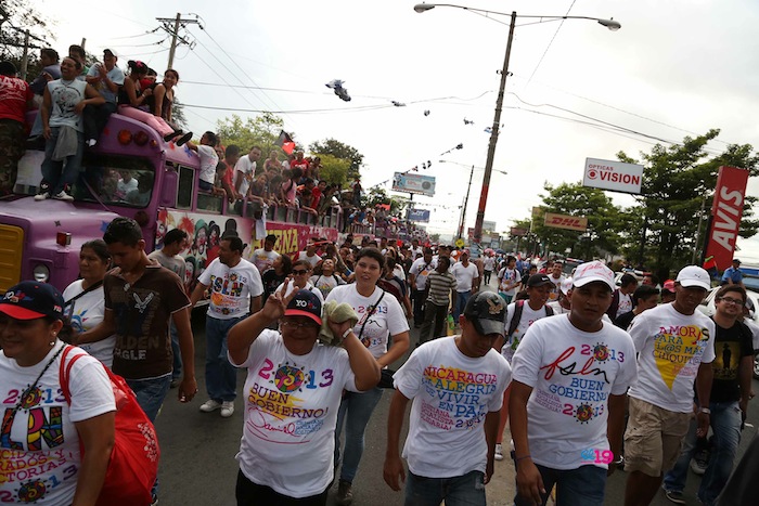 Miles acompañan a Daniel y Rosario en Repliegue 2013