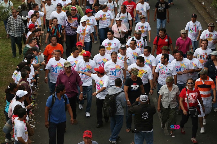 Miles acompañan a Daniel y Rosario en Repliegue 2013