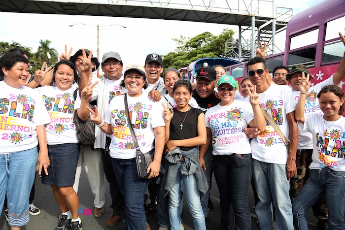 Miles acompañan a Daniel y Rosario en Repliegue 2013