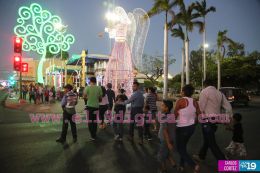 Una tarde en la Avenida de Bolívar a Chávez esperando la llegada del Niño Dios