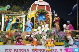 Una tarde en la Avenida de Bolívar a Chávez esperando la llegada del Niño Dios