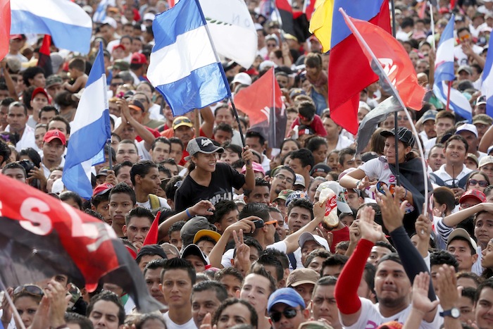 Miles acompañan a Daniel y Rosario en Repliegue 2013