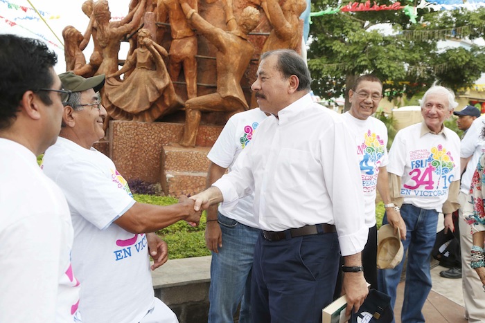 Miles acompañan a Daniel y Rosario en Repliegue 2013