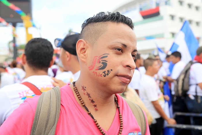 Miles acompañan a Daniel y Rosario en Repliegue 2013