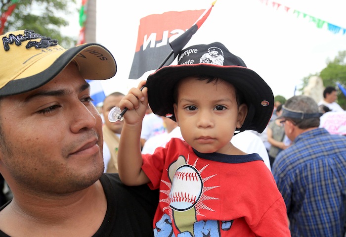 Miles acompañan a Daniel y Rosario en Repliegue 2013