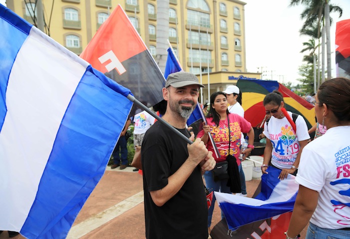 Miles acompañan a Daniel y Rosario en Repliegue 2013