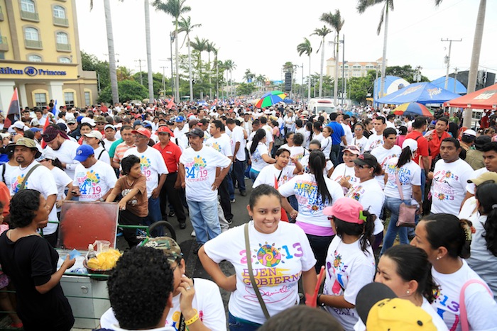 Miles acompañan a Daniel y Rosario en Repliegue 2013