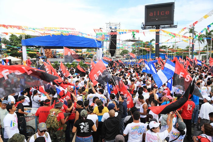 Miles acompañan a Daniel y Rosario en Repliegue 2013