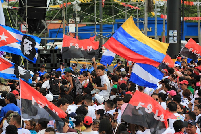 Miles acompañan a Daniel y Rosario en Repliegue 2013