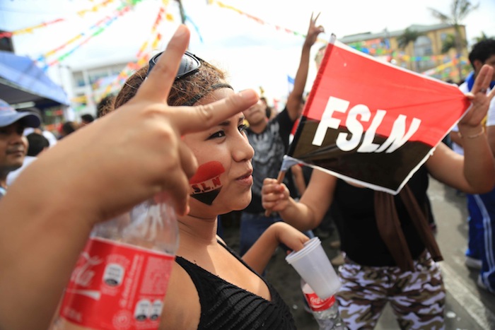 Miles acompañan a Daniel y Rosario en Repliegue 2013