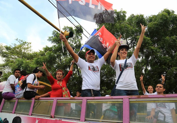 Miles acompañan a Daniel y Rosario en Repliegue 2013