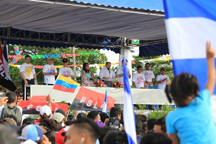 Miles acompañan a Daniel y Rosario en Repliegue 2013