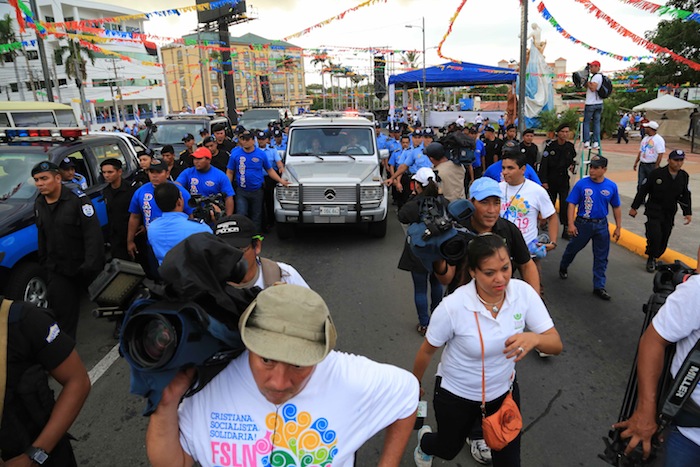 Miles acompañan a Daniel y Rosario en Repliegue 2013
