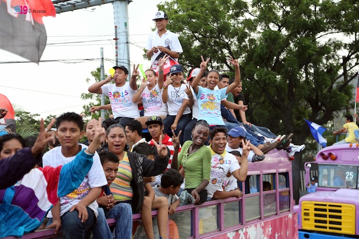 Miles acompañan a Daniel y Rosario en Repliegue 2013