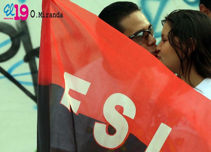 Miles acompañan a Daniel y Rosario en Repliegue 2013