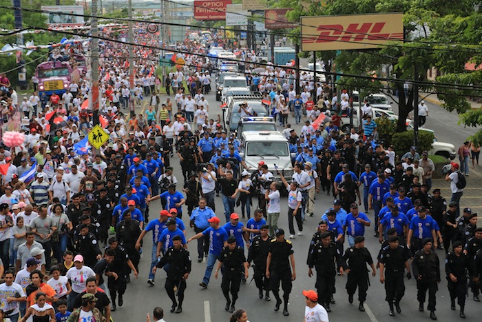 Miles acompañan a Daniel y Rosario en Repliegue 2013