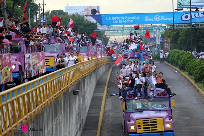 Miles acompañan a Daniel y Rosario en Repliegue 2013