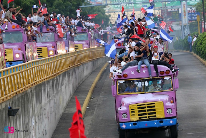 Miles acompañan a Daniel y Rosario en Repliegue 2013