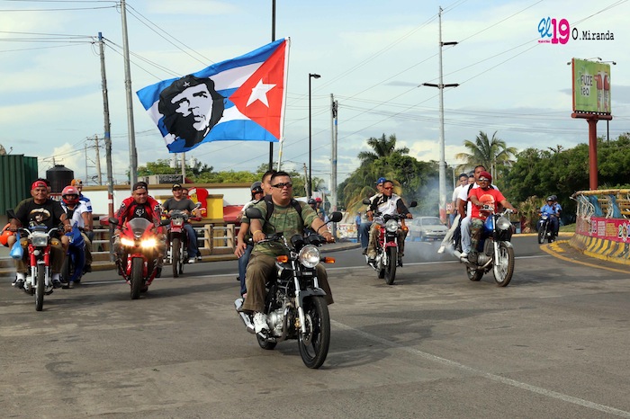 Miles acompañan a Daniel y Rosario en Repliegue 2013