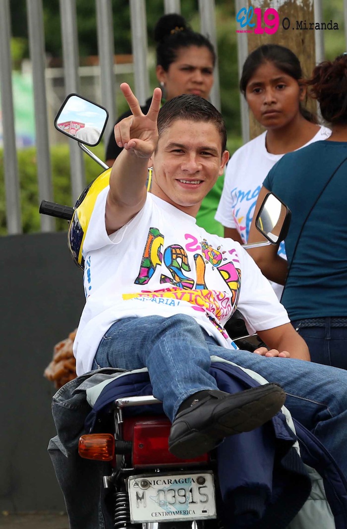 Miles acompañan a Daniel y Rosario en Repliegue 2013