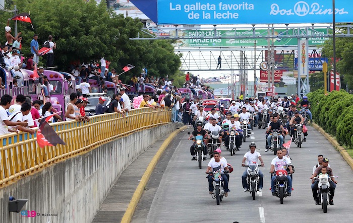 Miles acompañan a Daniel y Rosario en Repliegue 2013