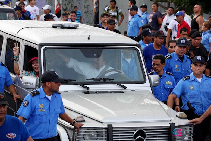Miles acompañan a Daniel y Rosario en Repliegue 2013