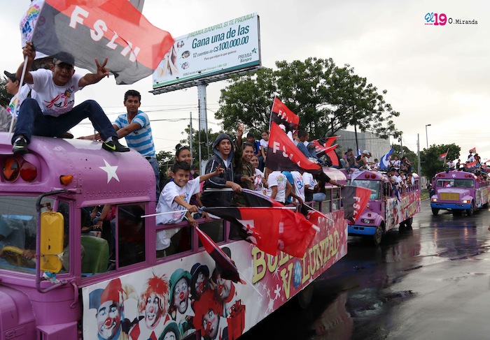 Miles acompañan a Daniel y Rosario en Repliegue 2013