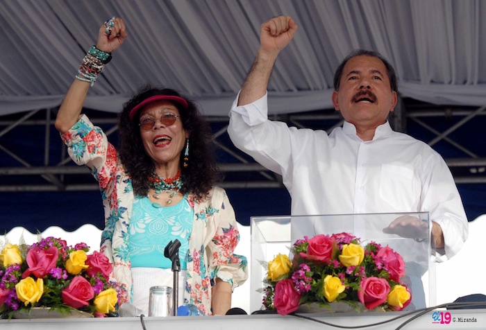 Miles acompañan a Daniel y Rosario en Repliegue 2013