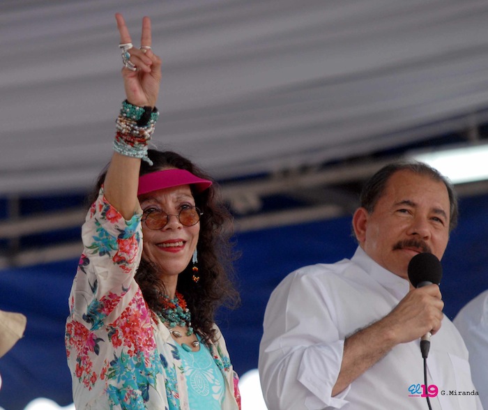 Miles acompañan a Daniel y Rosario en Repliegue 2013