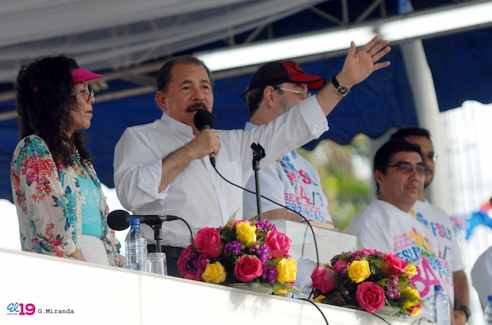 Miles acompañan a Daniel y Rosario en Repliegue 2013