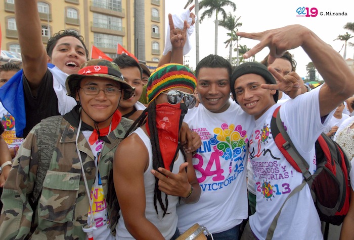 Miles acompañan a Daniel y Rosario en Repliegue 2013