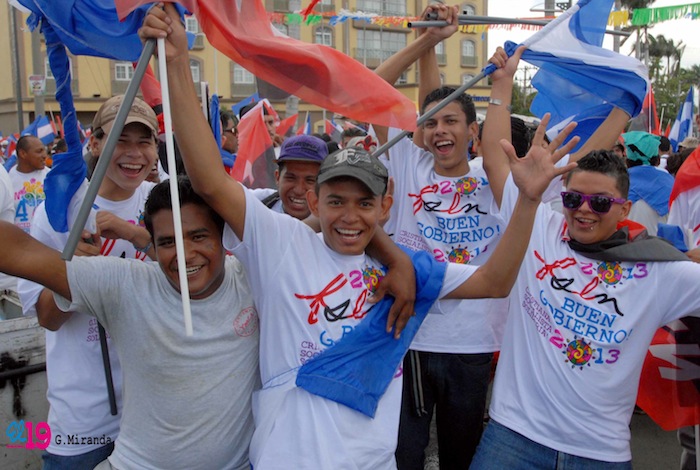 Miles acompañan a Daniel y Rosario en Repliegue 2013