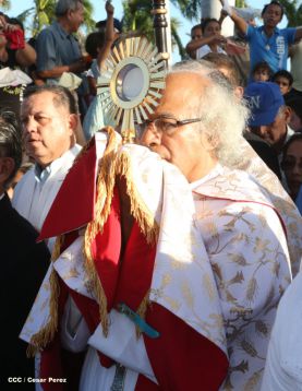 Un mar de católicos participan en primera misa del 2016