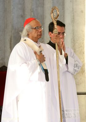 Un mar de católicos participan en primera misa del 2016