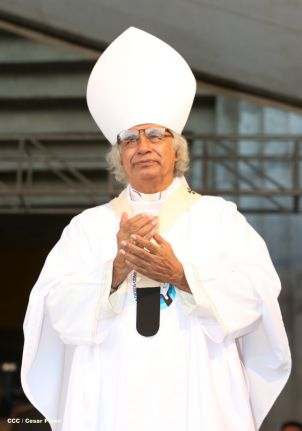 Un mar de católicos participan en primera misa del 2016