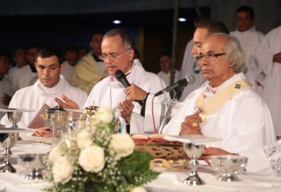 Un mar de católicos participan en primera misa del 2016