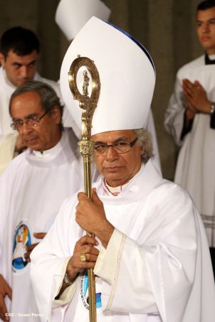 Un mar de católicos participan en primera misa del 2016