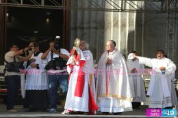 Un mar de católicos participan en primera misa del 2016