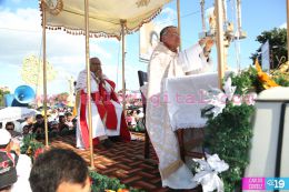 Un mar de católicos participan en primera misa del 2016
