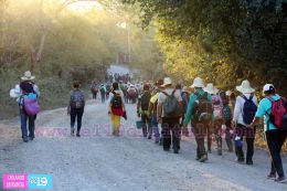 Llegan peregrinación a El Sauce en devoción por el Señor de los Milagros